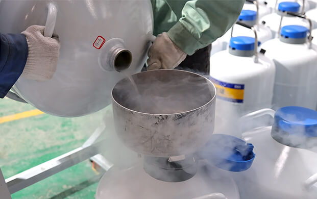 液氮罐內(nèi)液氮裝多少合適？