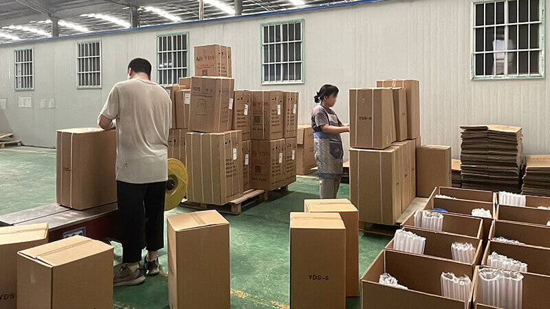 國(guó)內(nèi)發(fā)貨液氮罐，正在打包